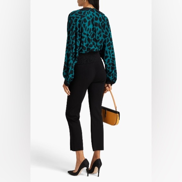 DIANE VON FURSTENBERG NWT Viole shirred printed jersey blouse Sz Large $388 MSRP - Picture 6 of 16